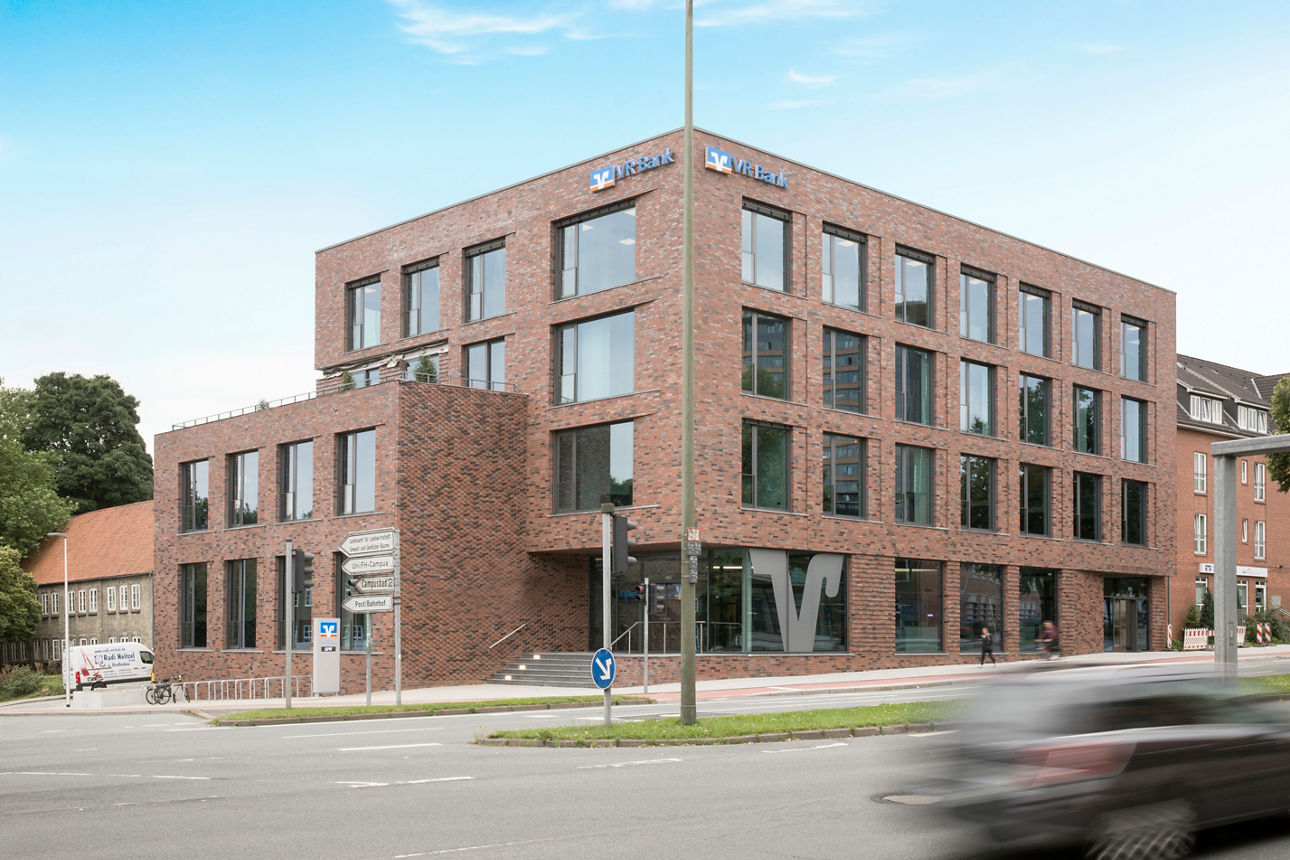 Das Gebäude der VR Bank Nord Filiale in Flensburg
