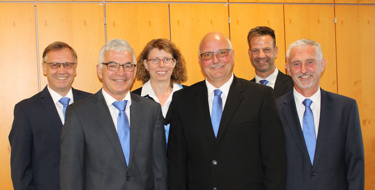 von links: Gerhard Voit, Karl Lesch, Birgit Pfannes, Christian Schmitt (Aufsichtsratsvorsitzender), André Ulsamer, Erwin Angl
