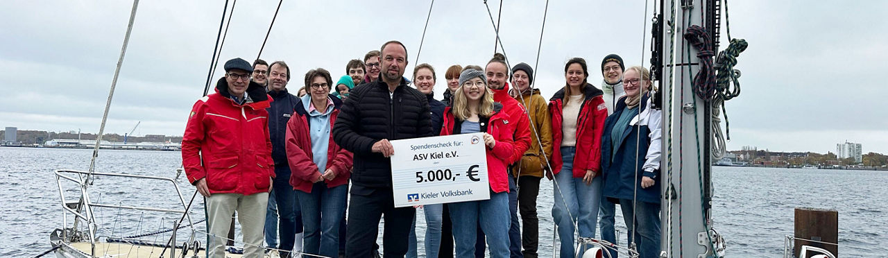 Akademischer Segelverein in Kiel mit einem Mitarbeiter der Kieler Volksbank