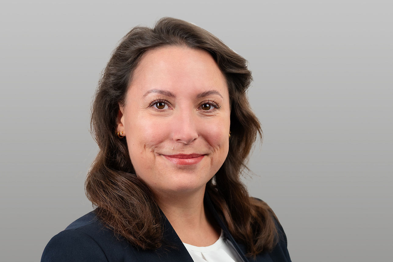 Versicherungsspezialistin Denise Schmidt