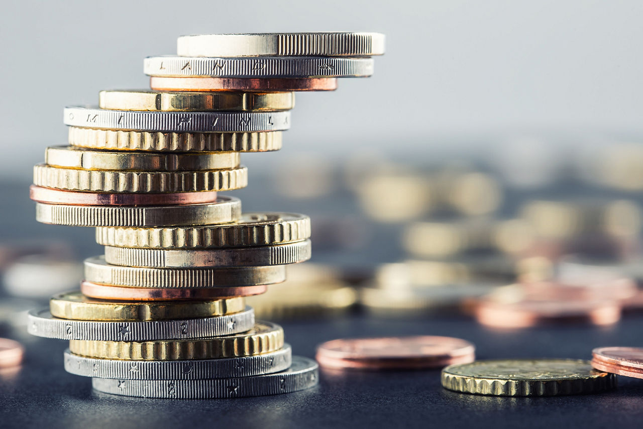 Gestapeltes Geld in Münzen