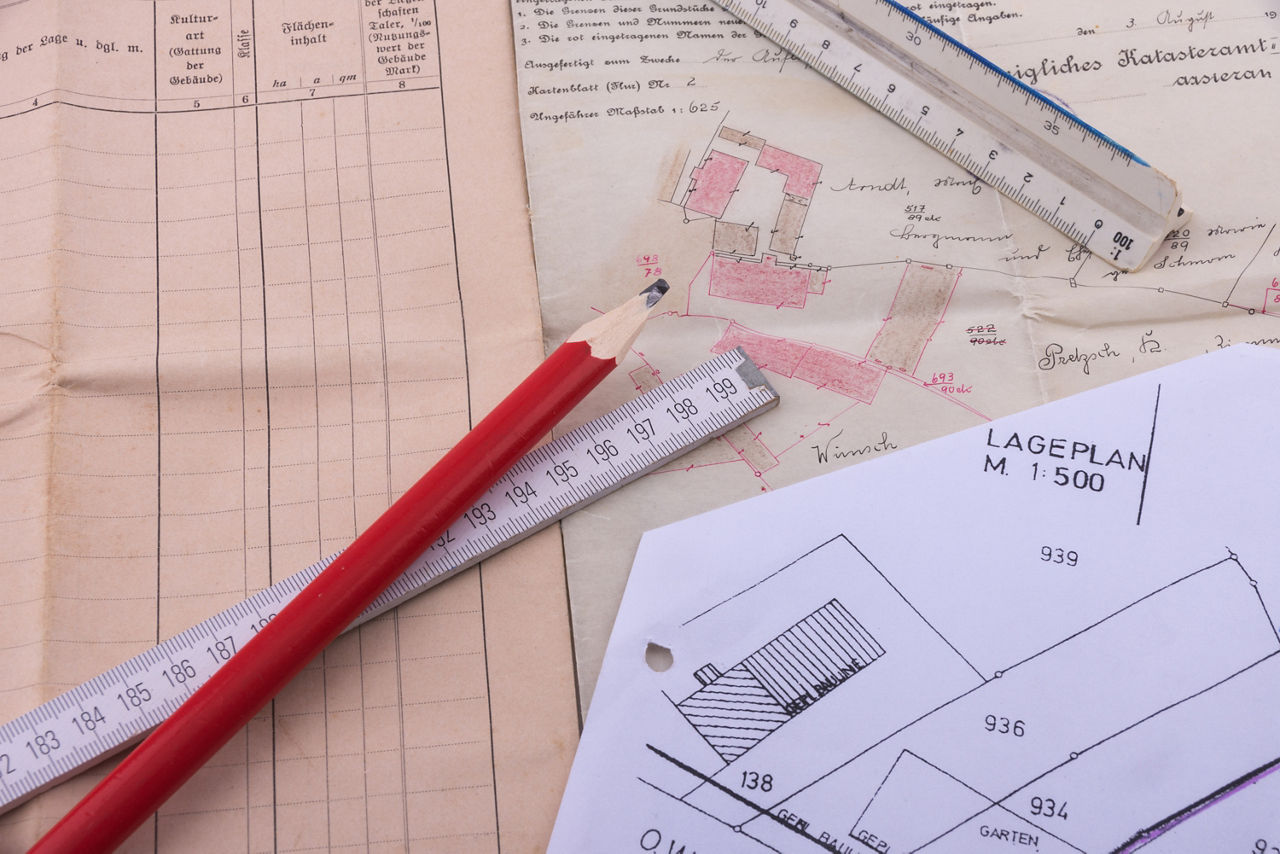 Bauzeichnungen, Bleistift und Zollstock