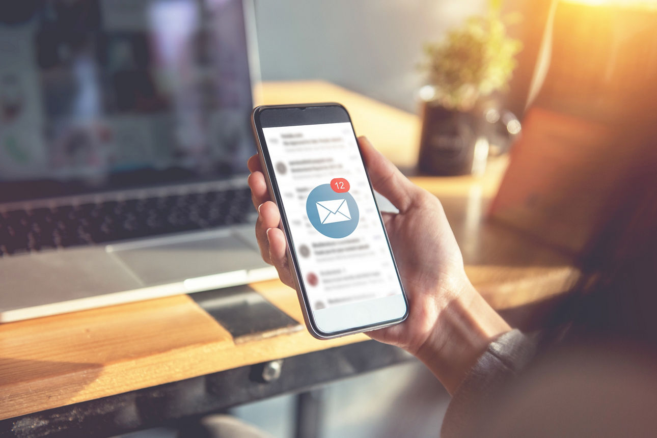 Handy zeigt neue Nachrichten an