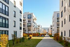 Moderene Apartementhäuser in urbaner Umgebung