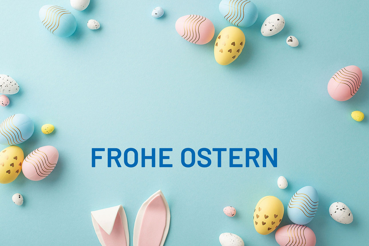 Bunte Ostereier und Hasenohren mit der Aufschrift Frohe Ostern 