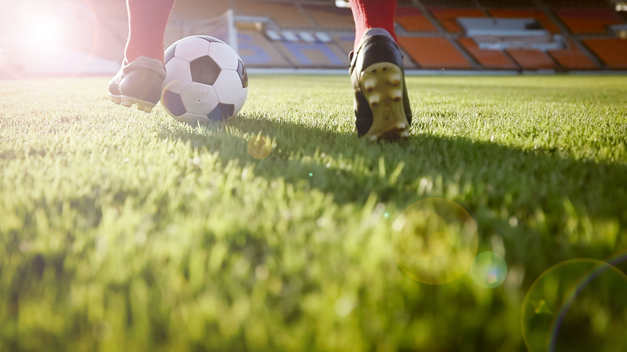 Fussballschuhe und Fussball