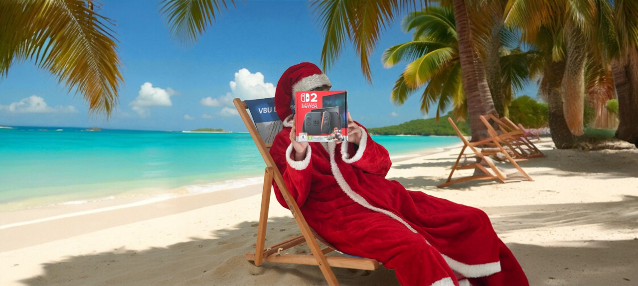 Der Weihnachtsmann liegt in einer Liegestuhl am Strand mit dem Weihnachts-Special Preis