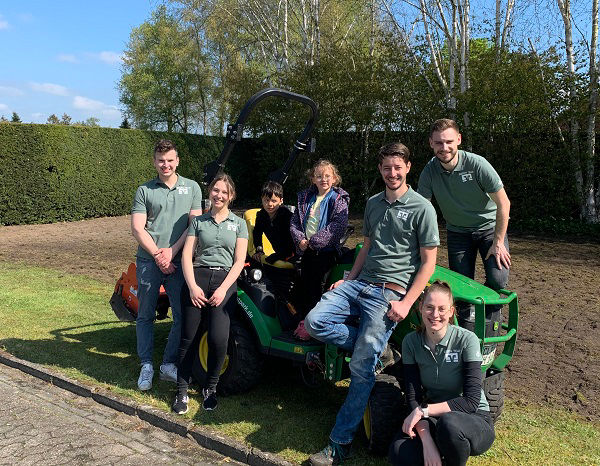 Green-Team bei der Anlage einer Blühwiese