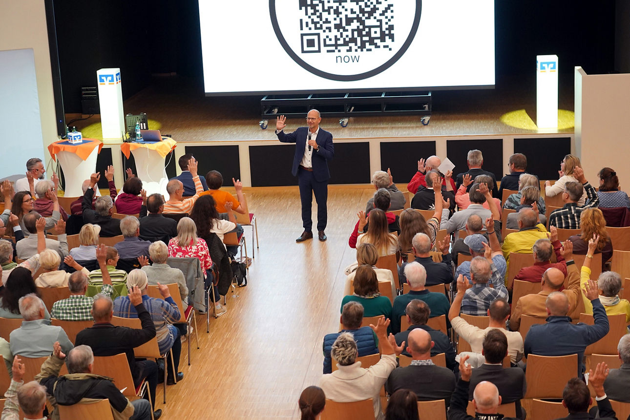 Alexander Brehm, stv. Vorstandsvorsitzender, begrüßte die über 200 Gäste  