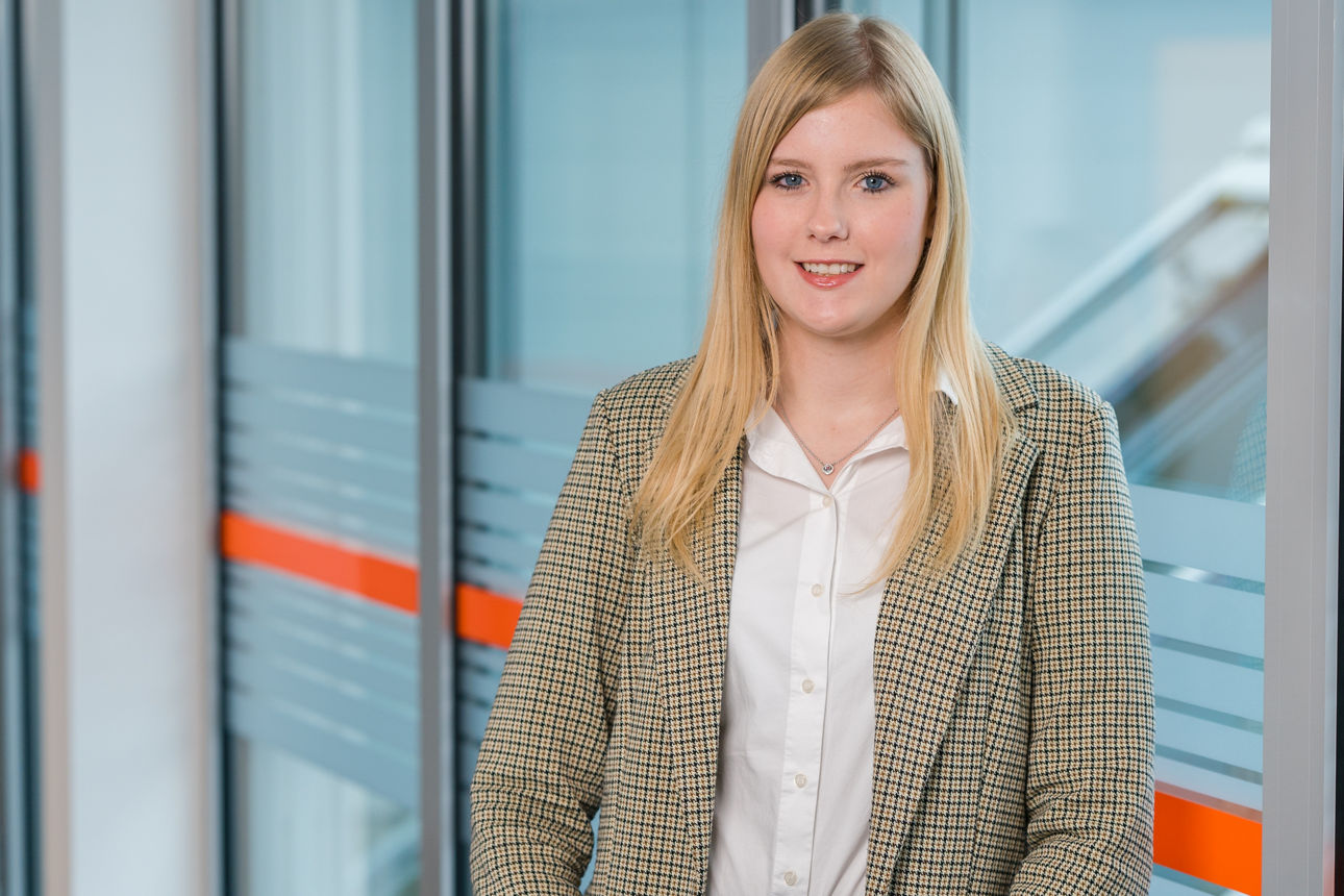 Alina Helmers, Mitarbeiterin der Volksbank Westrhauderfehn