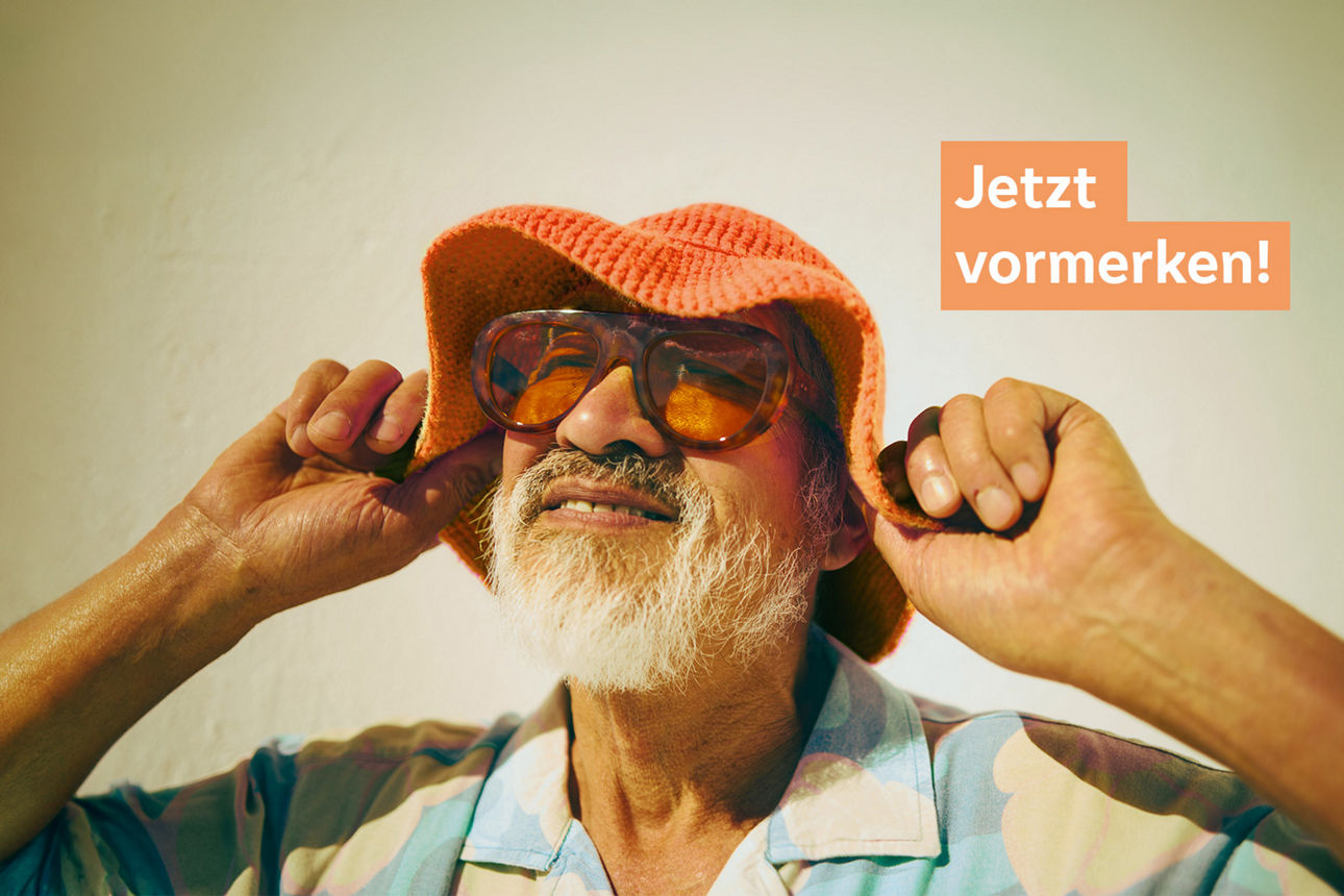 Senior genießt die finanzielle Freiheit.