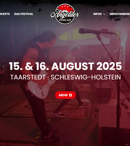 Plakat vom Angeliter Open Air 15. - 16.08. in Taarstedt - Mann mit Gitarre auf Bühne im Hintergrund