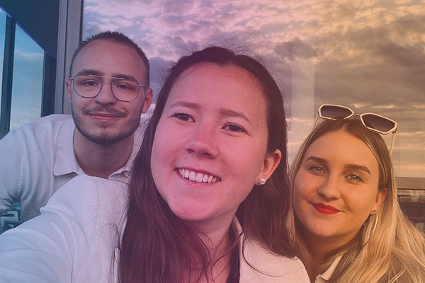 Gruppenbild Young to Young Beraterinnen und Berater der Volksbank Ettlingen