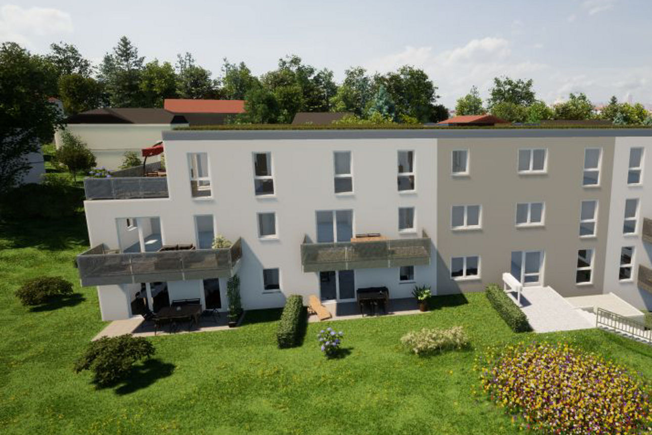 Moderne Doppelhäuser mit Satteldächern in einer grünen Umgebung, Gärten und Bäumen. Im Vordergrund unterhalten sich Personen.