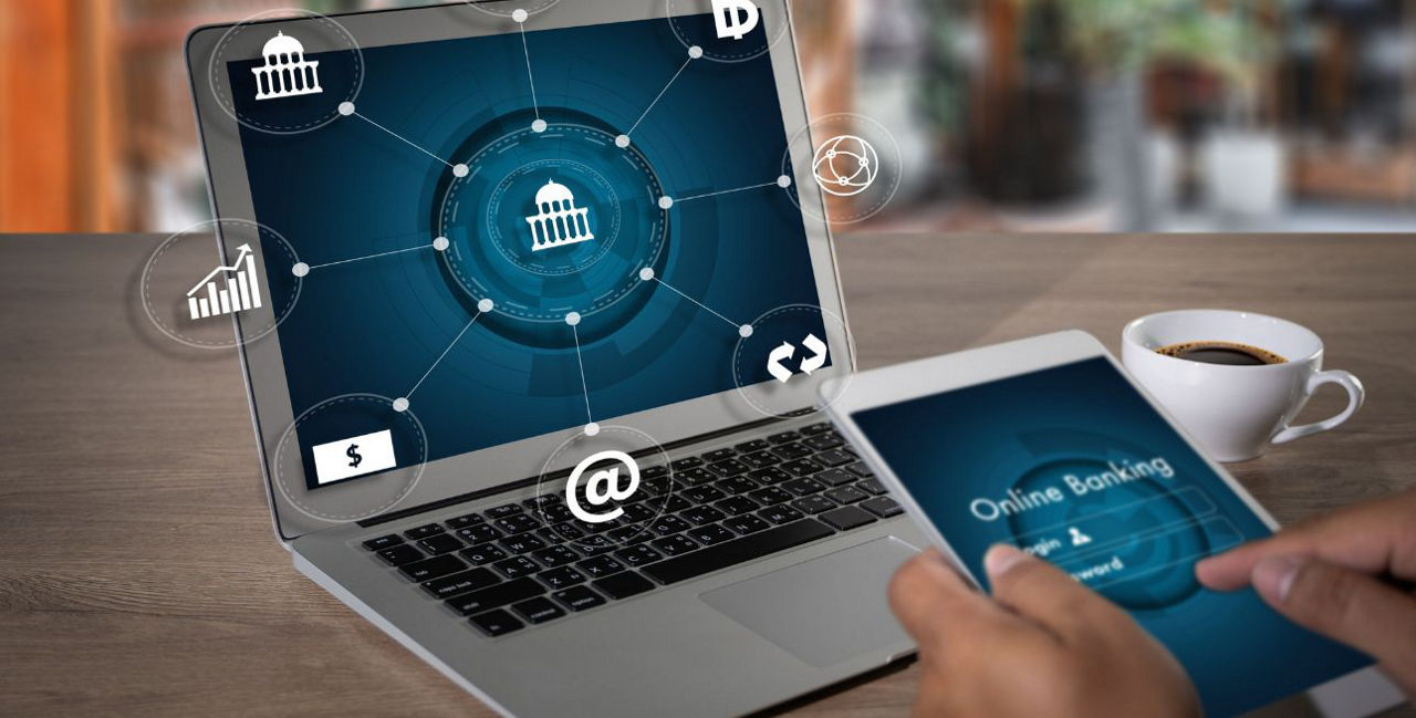 Laptop und Tablet mit OnlineBanking