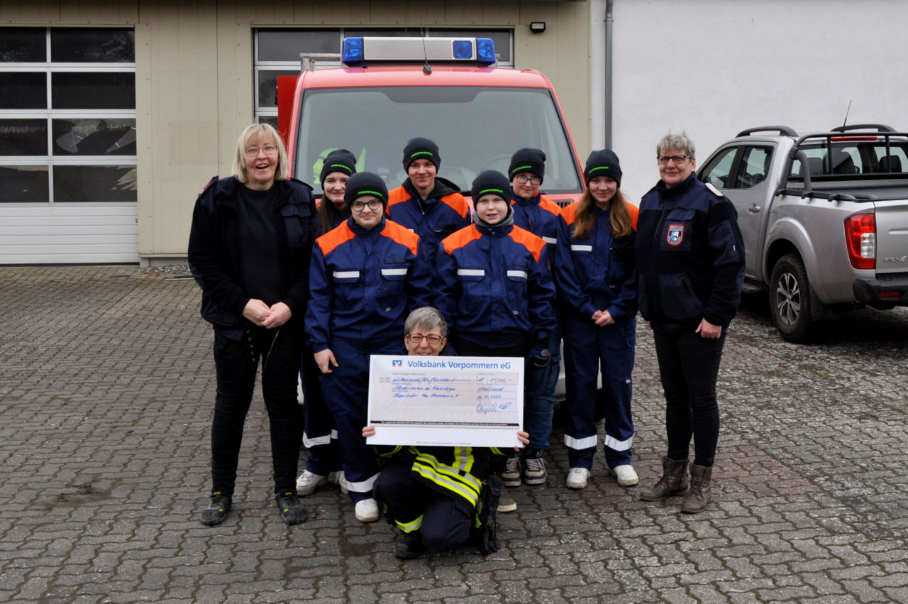 Kinder- und Jugendfeuerwehr freut sich über Spende