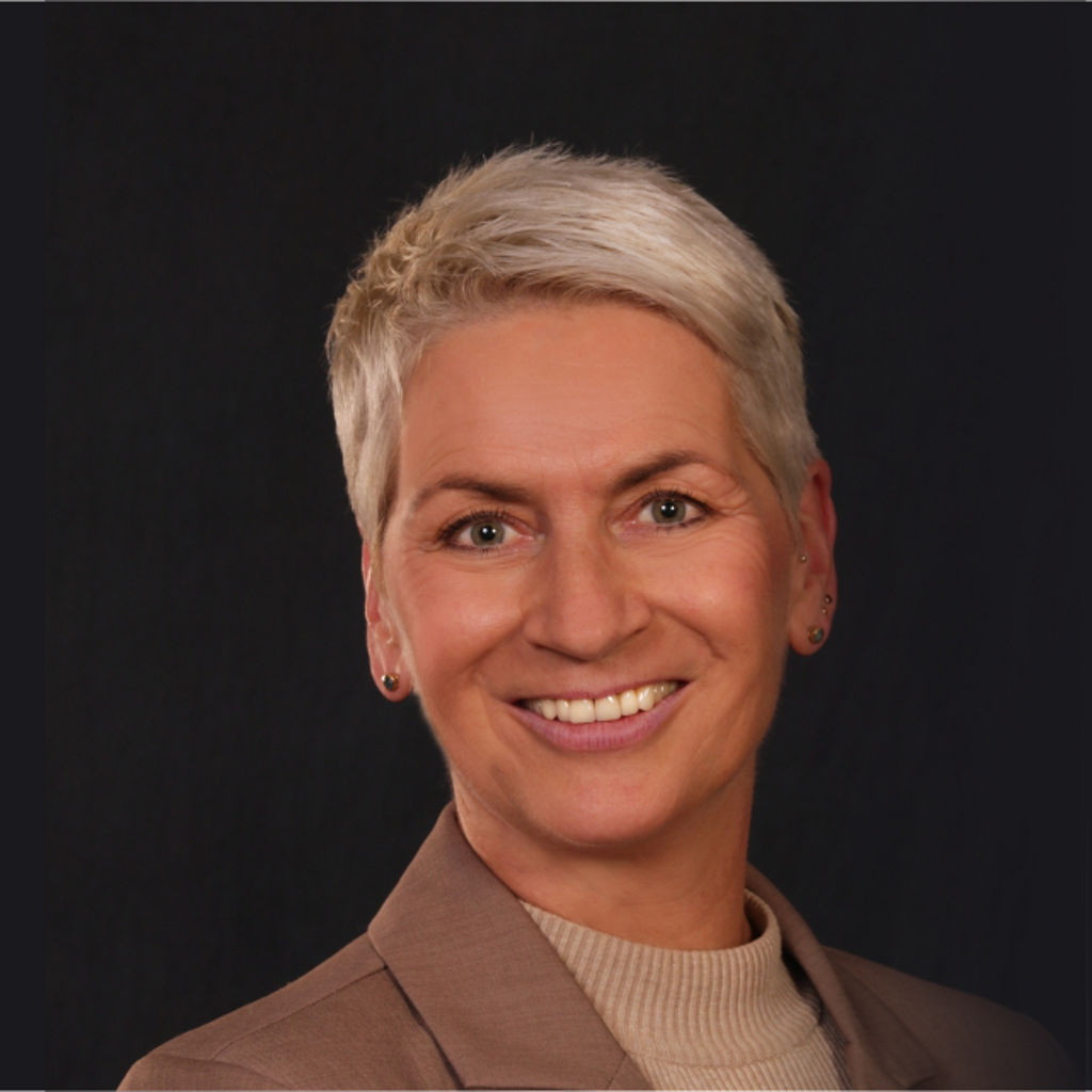 Jacqueline Arnold