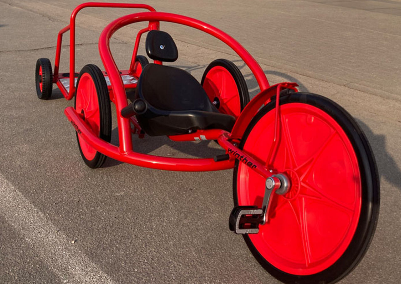 rotes Liege-Fahrzeug
