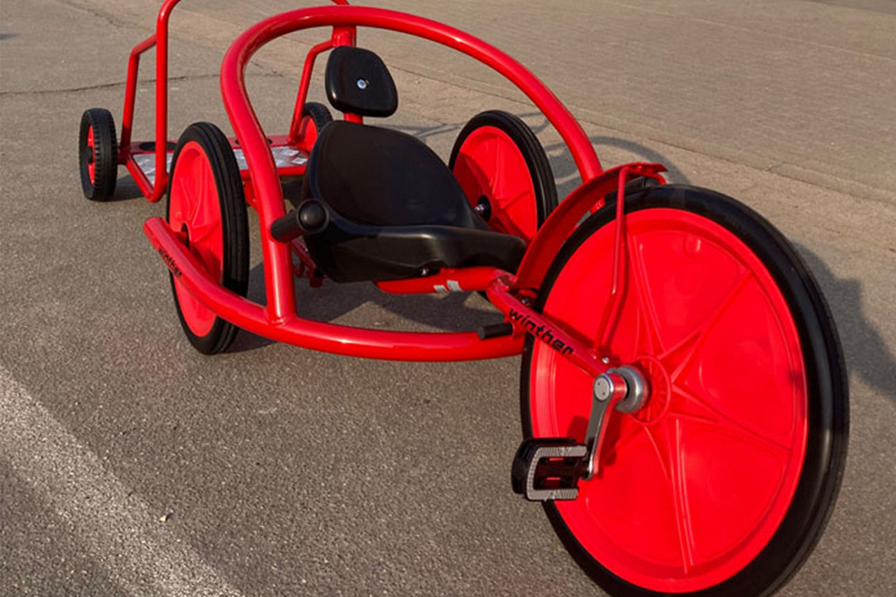 rotes Liege-Fahrzeug