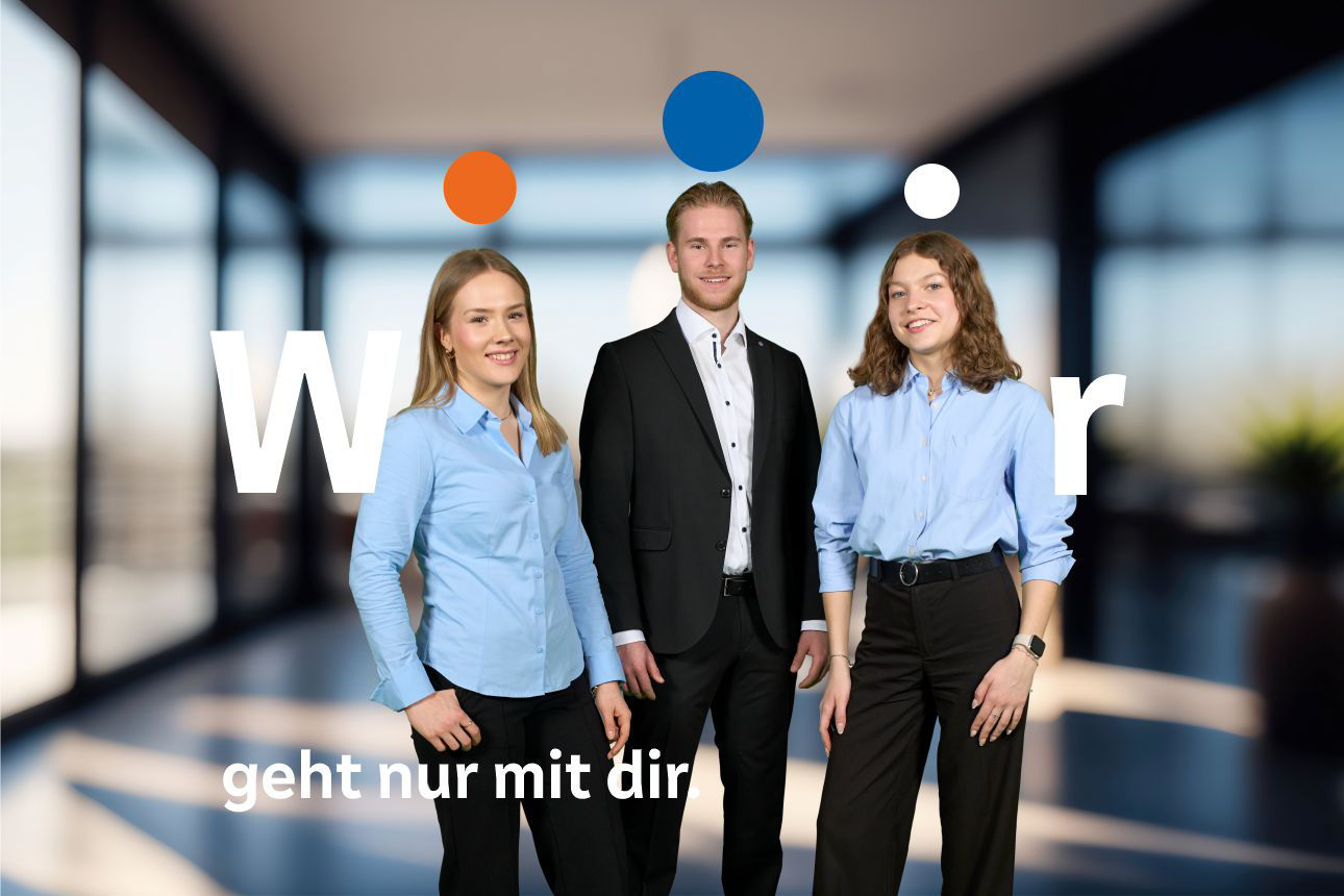 Ein Mann und zwei Frauen im Raum