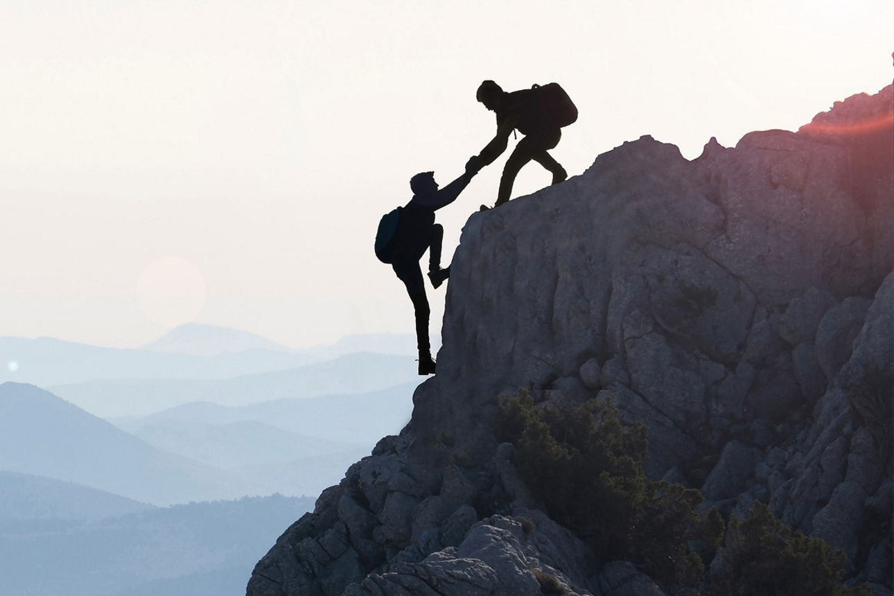 Zwei Bergsteiger auf einem Berg