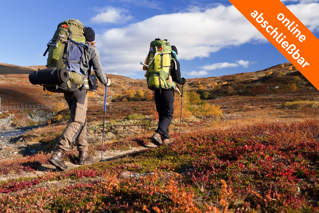 Zwei Personen beim Wandern