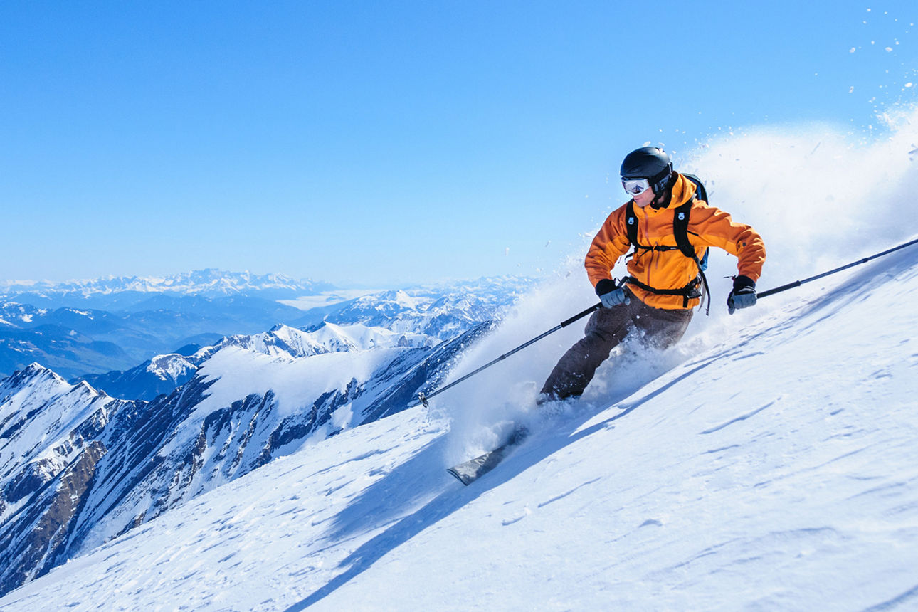 Person beim Ski fahren