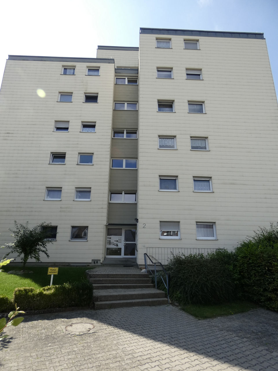 Eingang Mehrfamilienhaus
