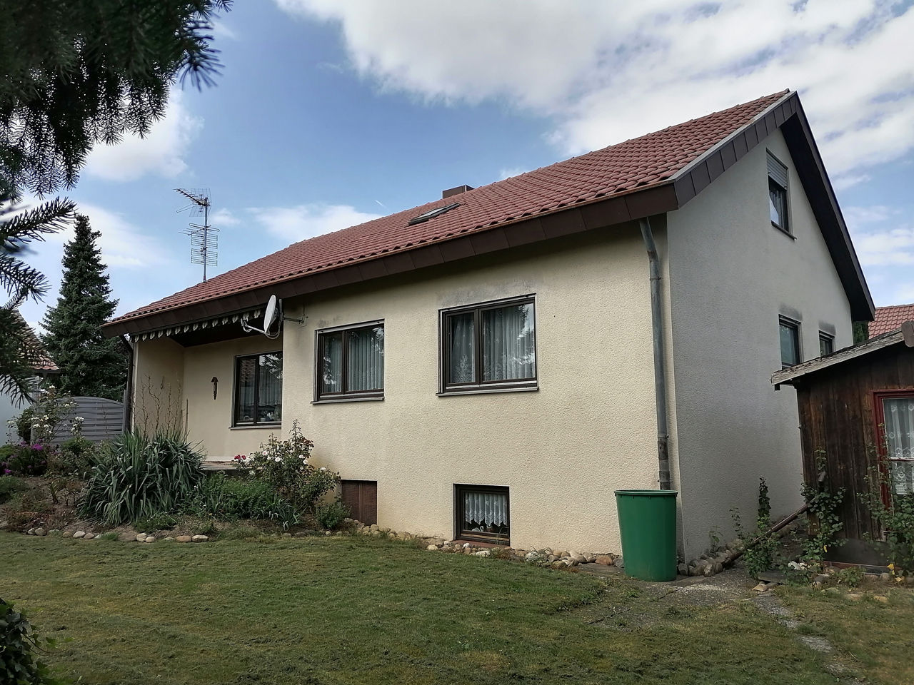 Aussenansicht mit Terrasse
