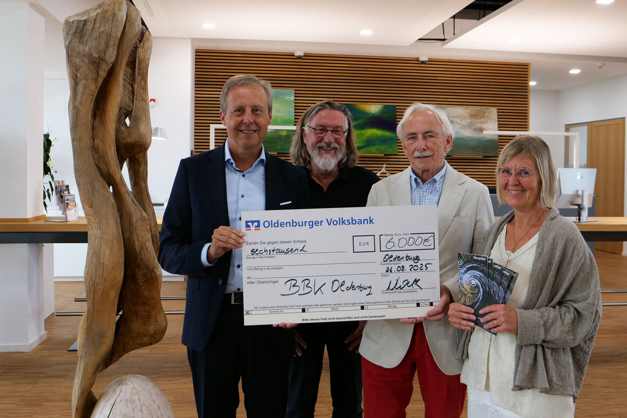 Scheckübergabe an die Künstler