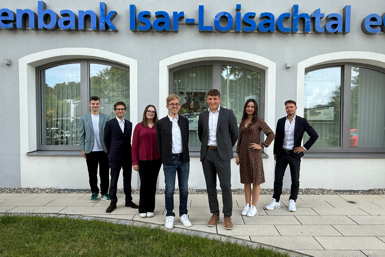 Gruppenfoto mit allen aktuellen Azubis