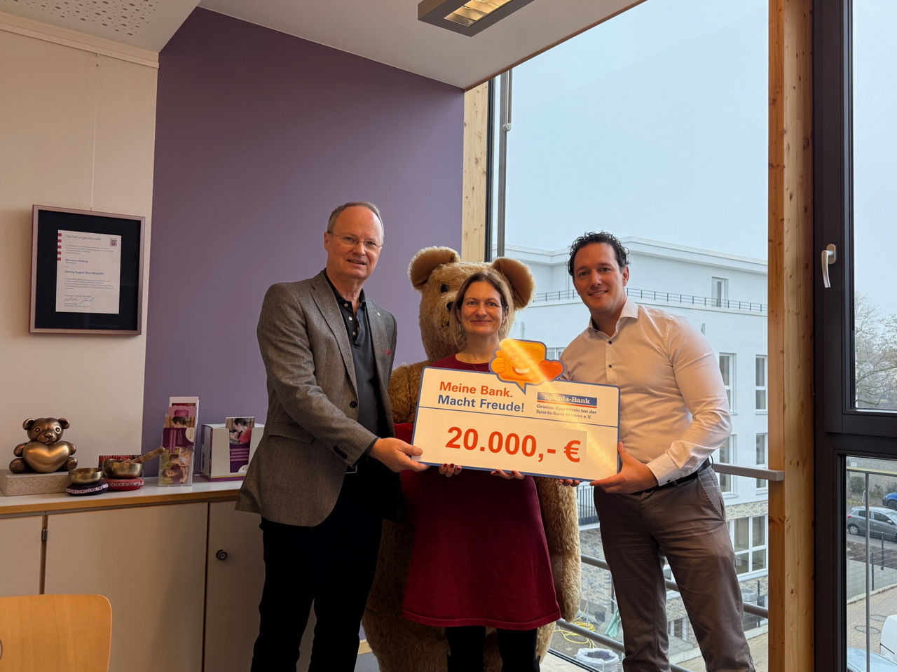 Spendenübergabe an Bärenherz Stiftung