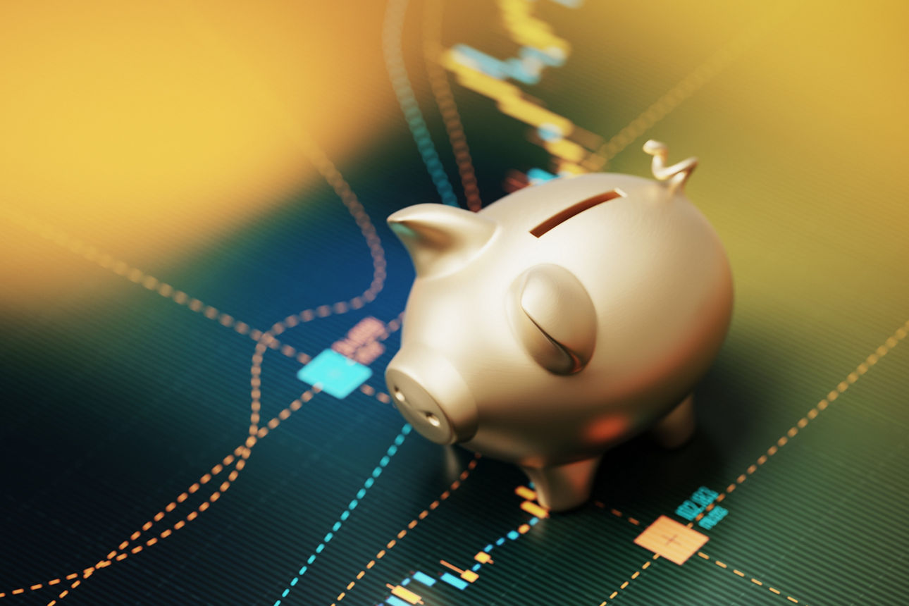 Ein goldfarbenes Sparschwein sitzt über einem Balkendiagramm. 