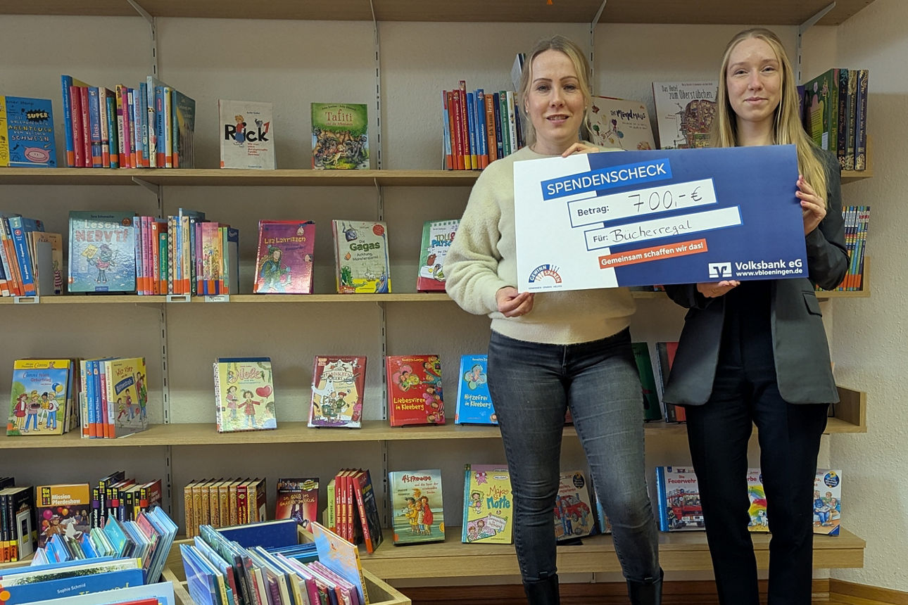 Spendenübergabe mit der Bücherei Benstrup