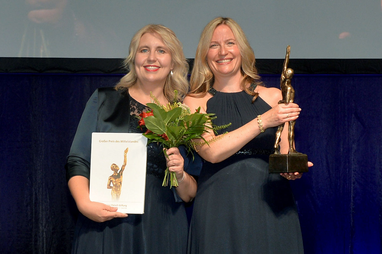 Natascha Scheffel (links) und Susanne Scholz auf der Gala in Würzburg