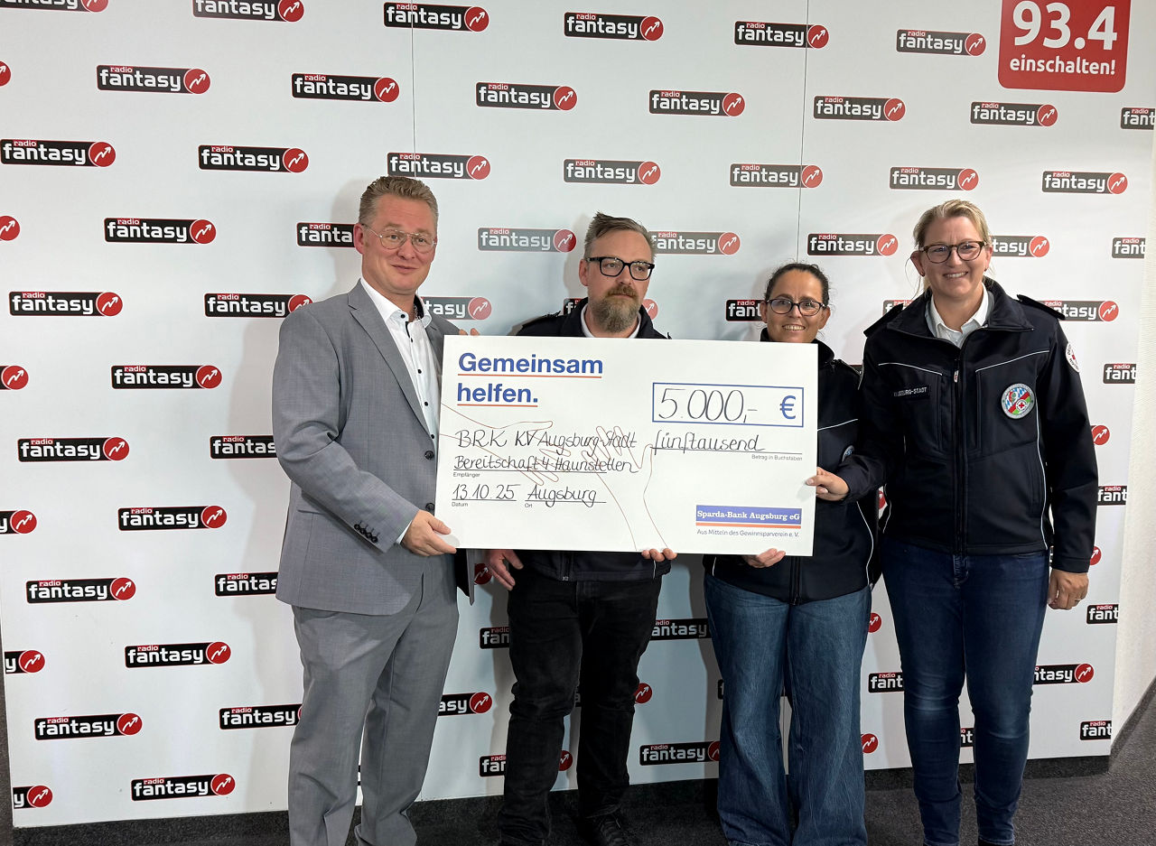 Übergabe der Spende an das BRK KV Augsburg-Stadt