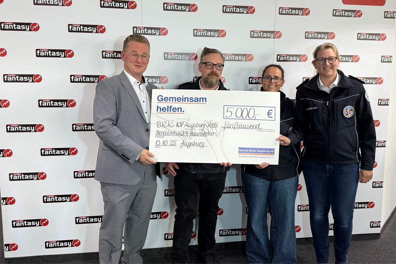 Übergabe der Spende an das BRK KV Augsburg-Stadt