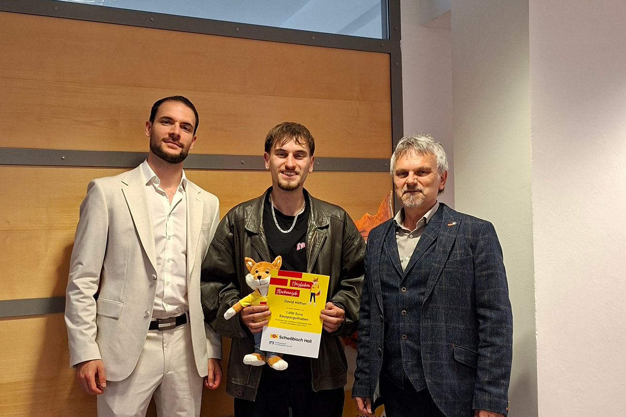 Gewinnspiel der Bausparkasse Schwäbisch Hall: Überreichung der Gewinnerurkunde in der Filiale Velburg