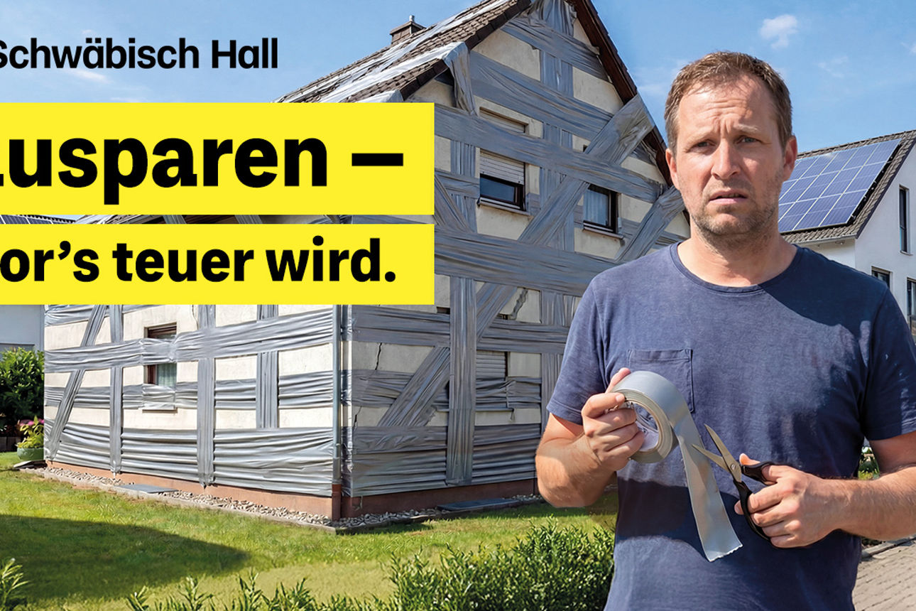 Skeptischer Mann steht vor einem renovierungsbedürftigen Haus mit Panzertape.