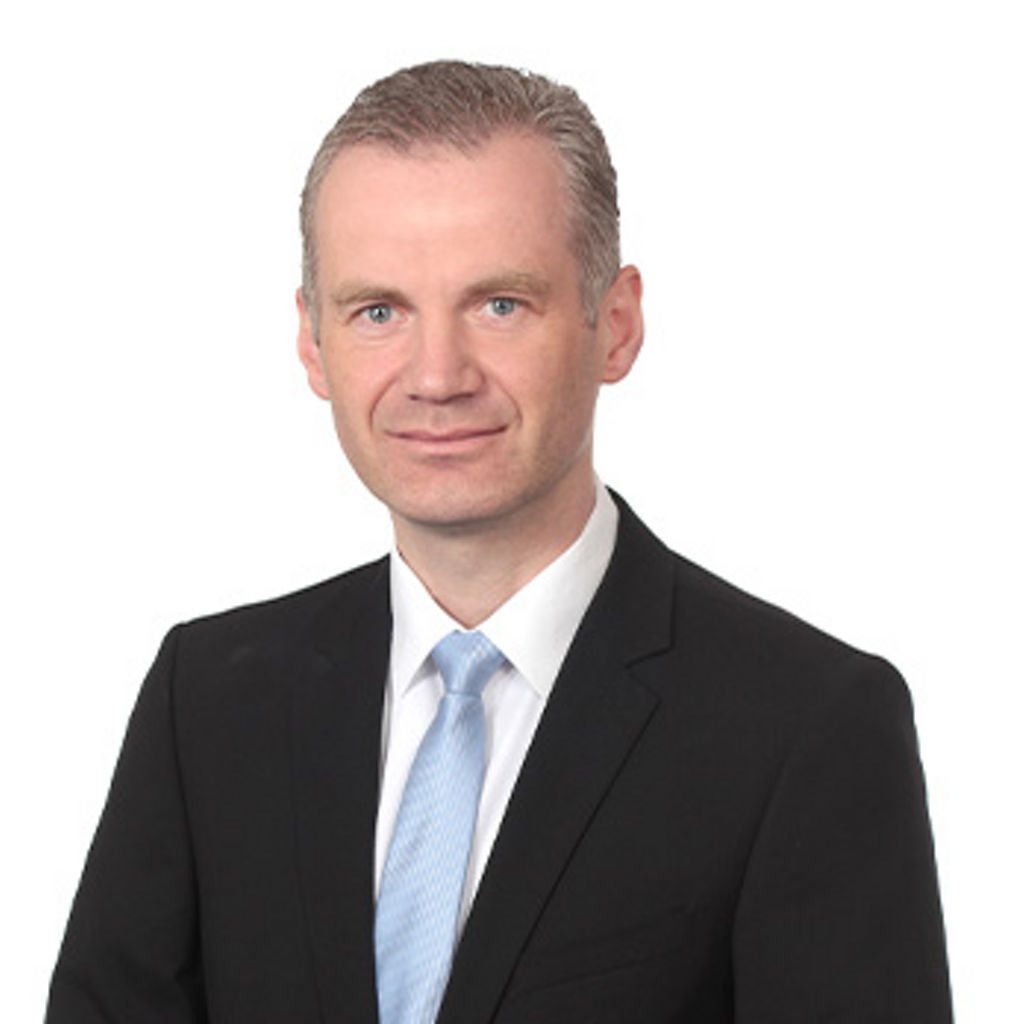 Freundlich lächelnder Mann im Anzug, unser Kollege im Electronic Banking Franz Bachleitner
