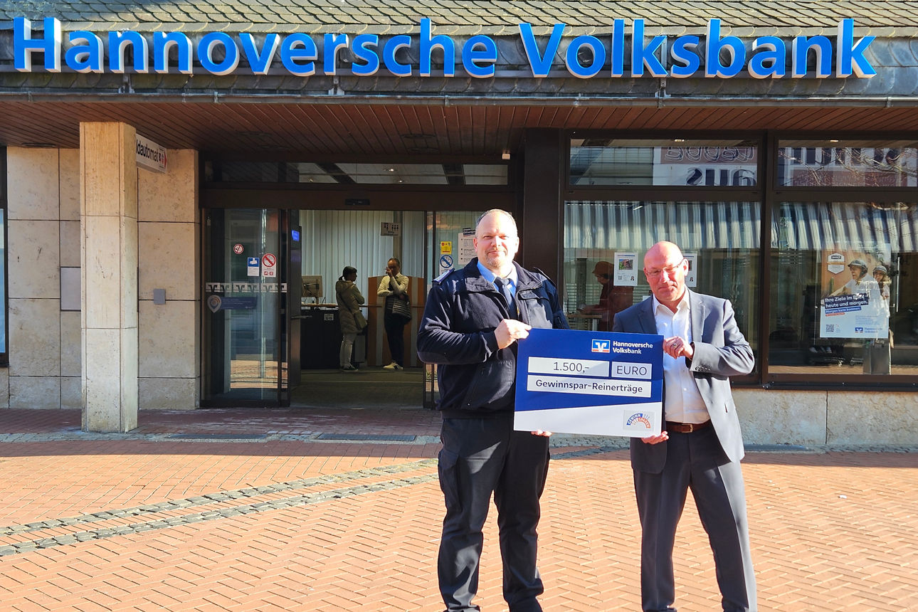 Bad Nenndorf: Hannoversche Volksbank unterstützt drei Vereine