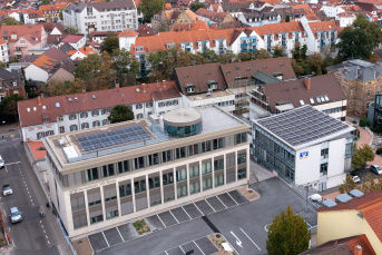 Bankgebäude der VVR Bank Kur- und Rheinpfalz aus der Vogelperspektive