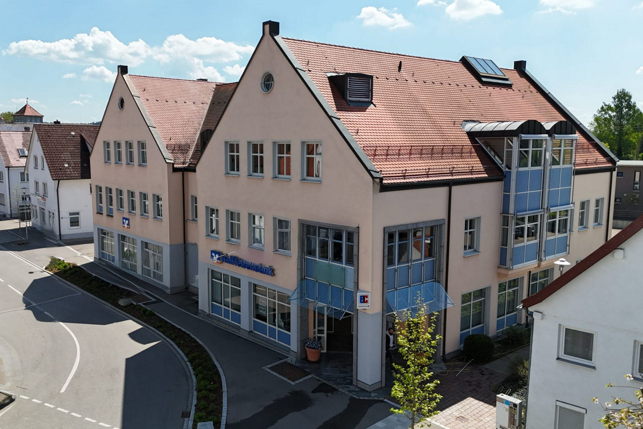 Bankgebäude in der Frontansicht