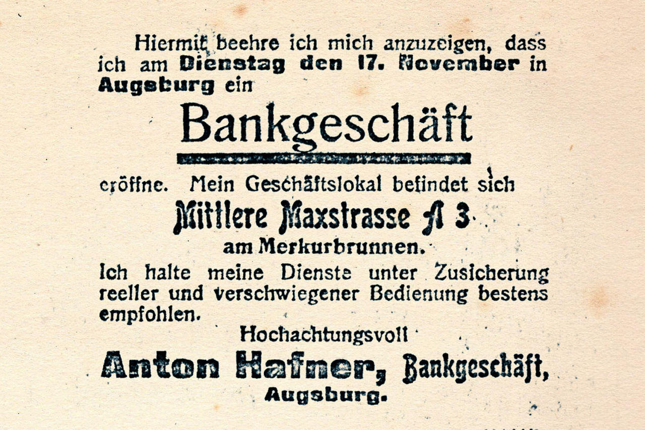 Ausschnitt einer Urkunde, die die Eröffnung des Bankhaus Anton Hafner wiedergibt. Es wird die Geschäftsstelle und das Datum genannt.