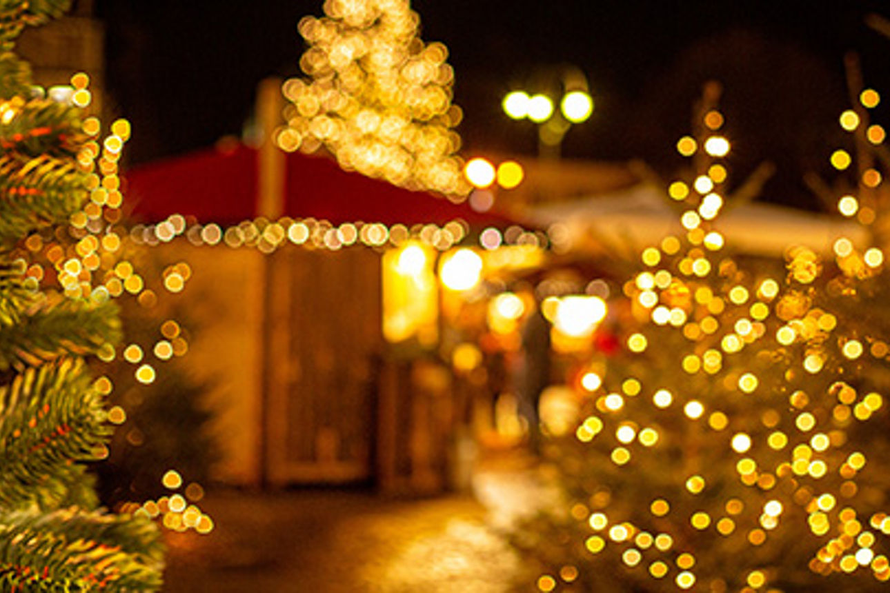 Abendlicher Weihnachtsmarkt