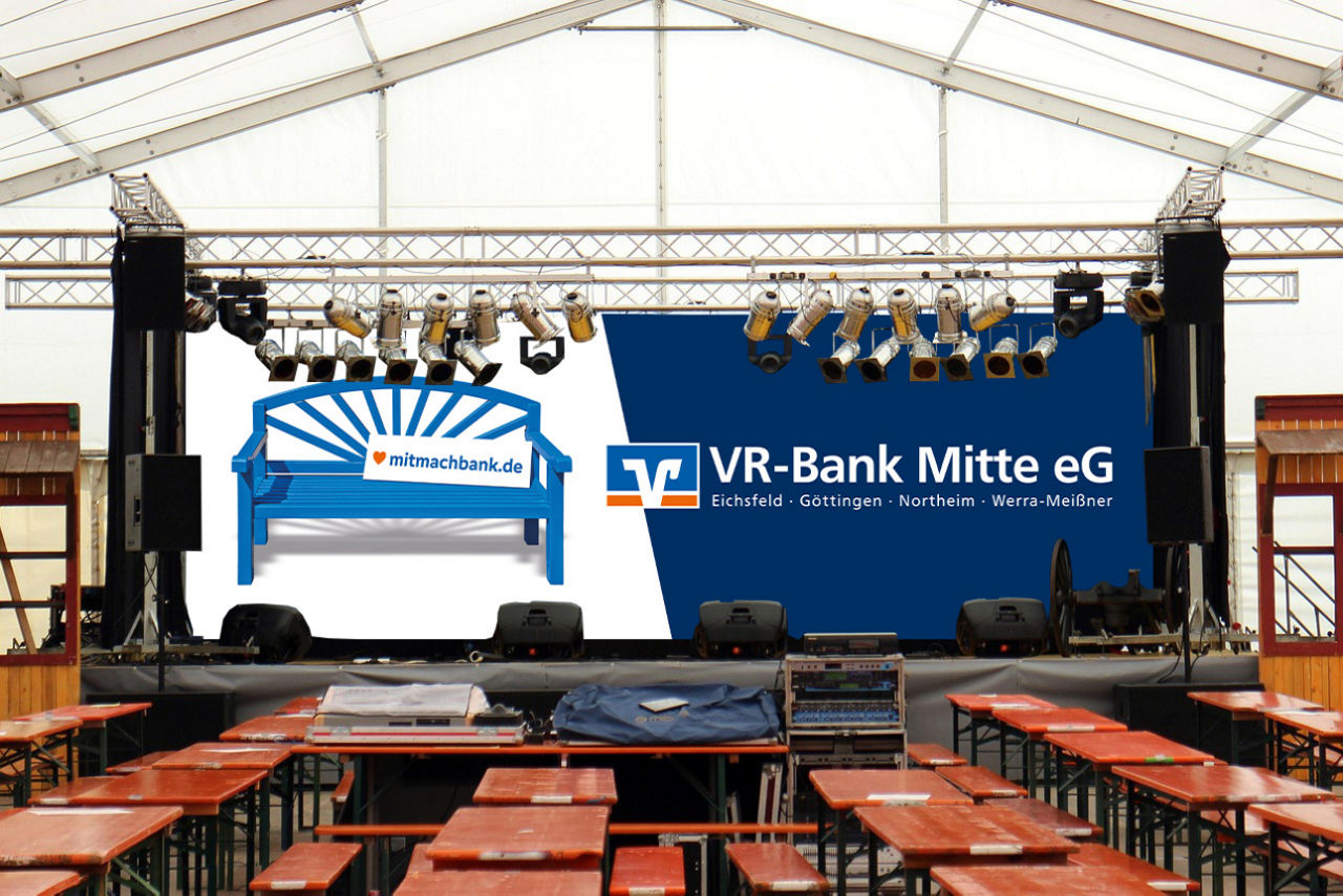 Banner der VR-Bank Mitte in einem Festzelt