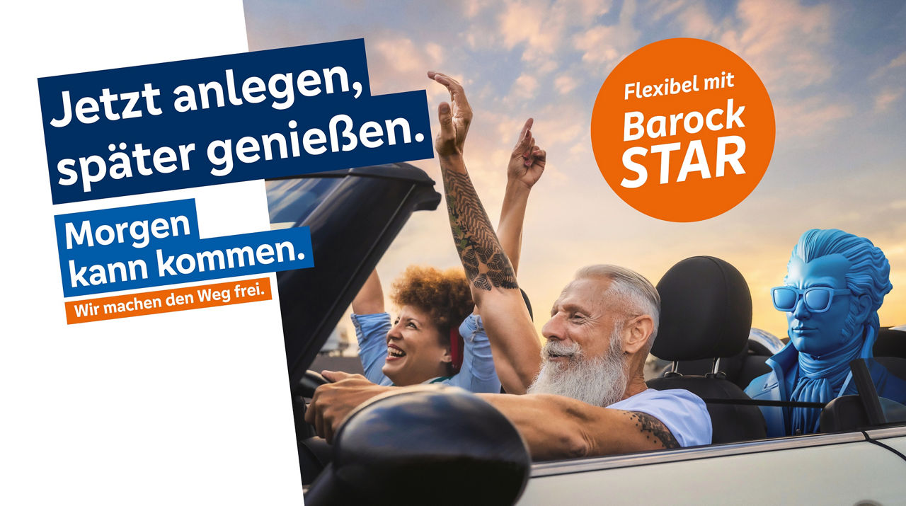Mann mit Frau und BarockStar im Cabrio