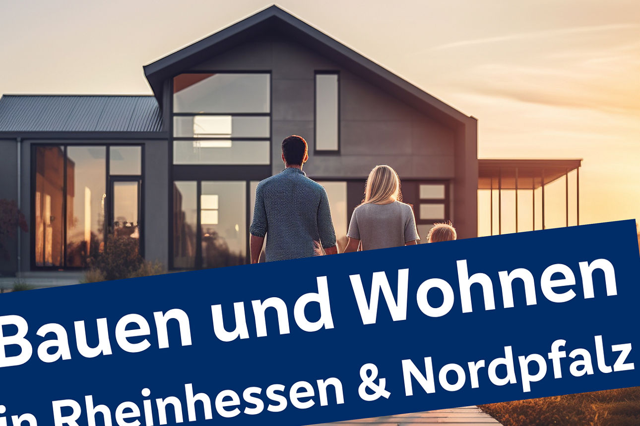 Familie läuft Ihrem modernen Eigenheim entgegen.