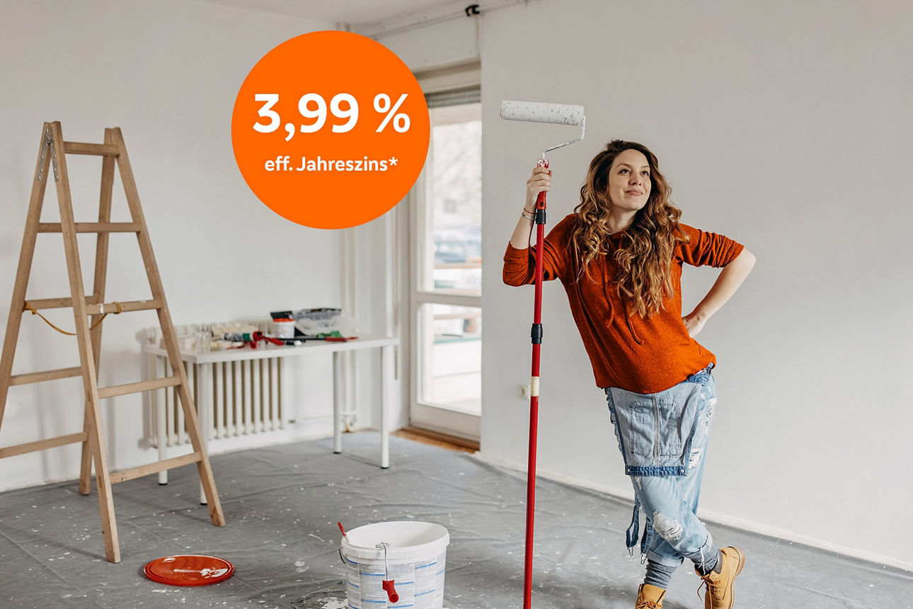 Junge Frau renoviert ihre erste eigene Wohnung.