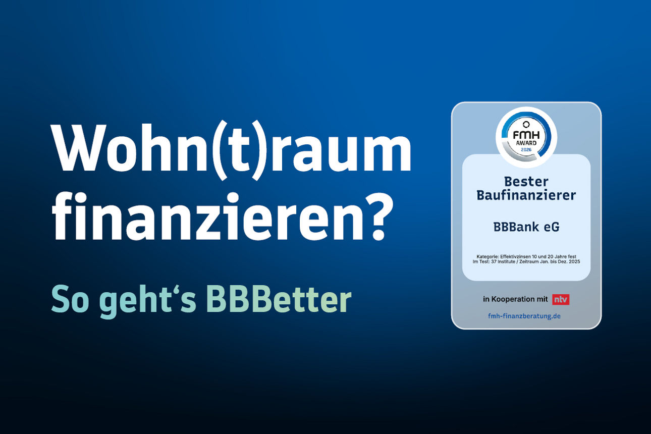 Blauer Hintergrund mit der Aufschrift: Wohn(t)raum finanzieren? So geht´s BBBetter. Und ein Siegel als bestern Baufinanzierer